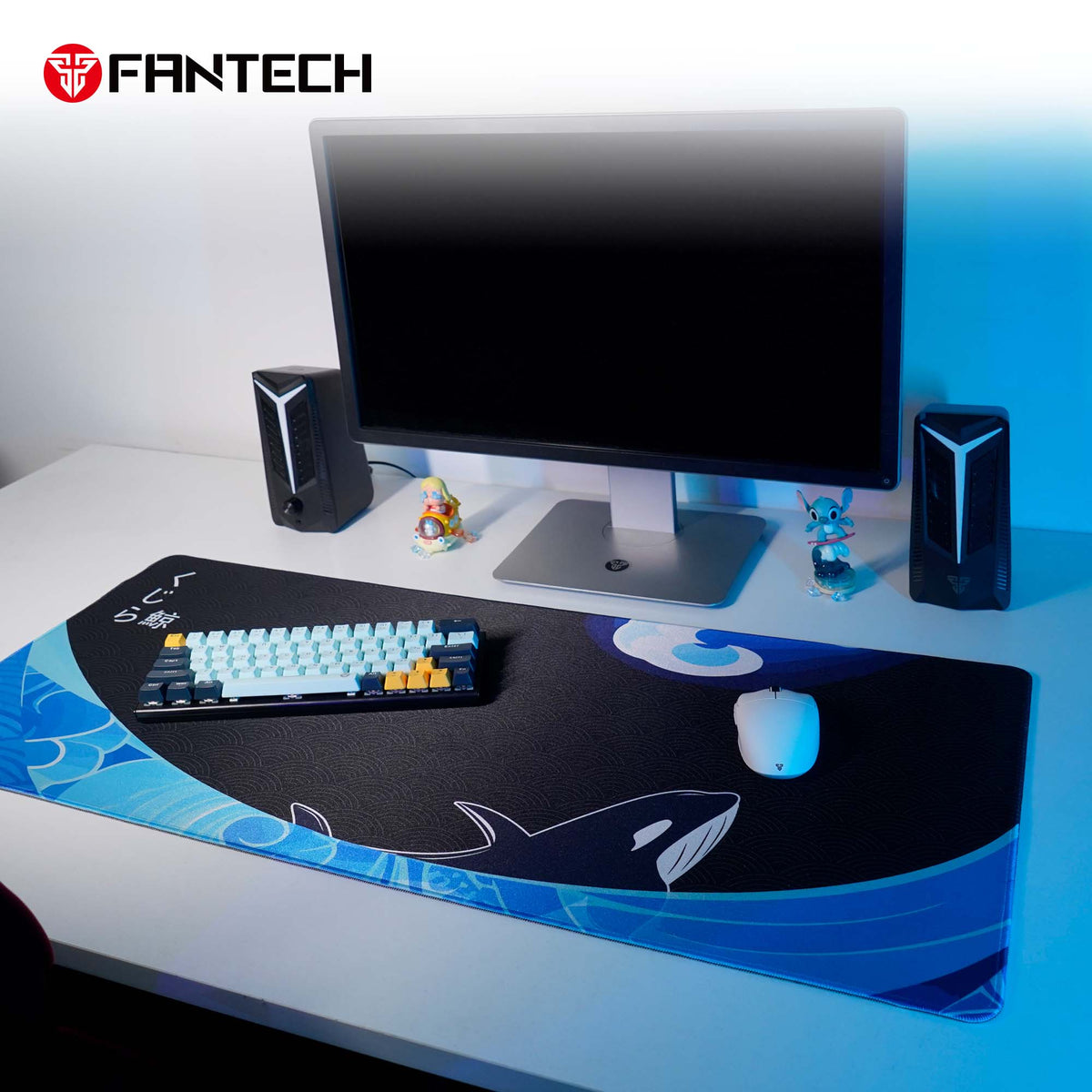 Fantech ATO MP905 KUJIRA Black desk mat on a desk setup