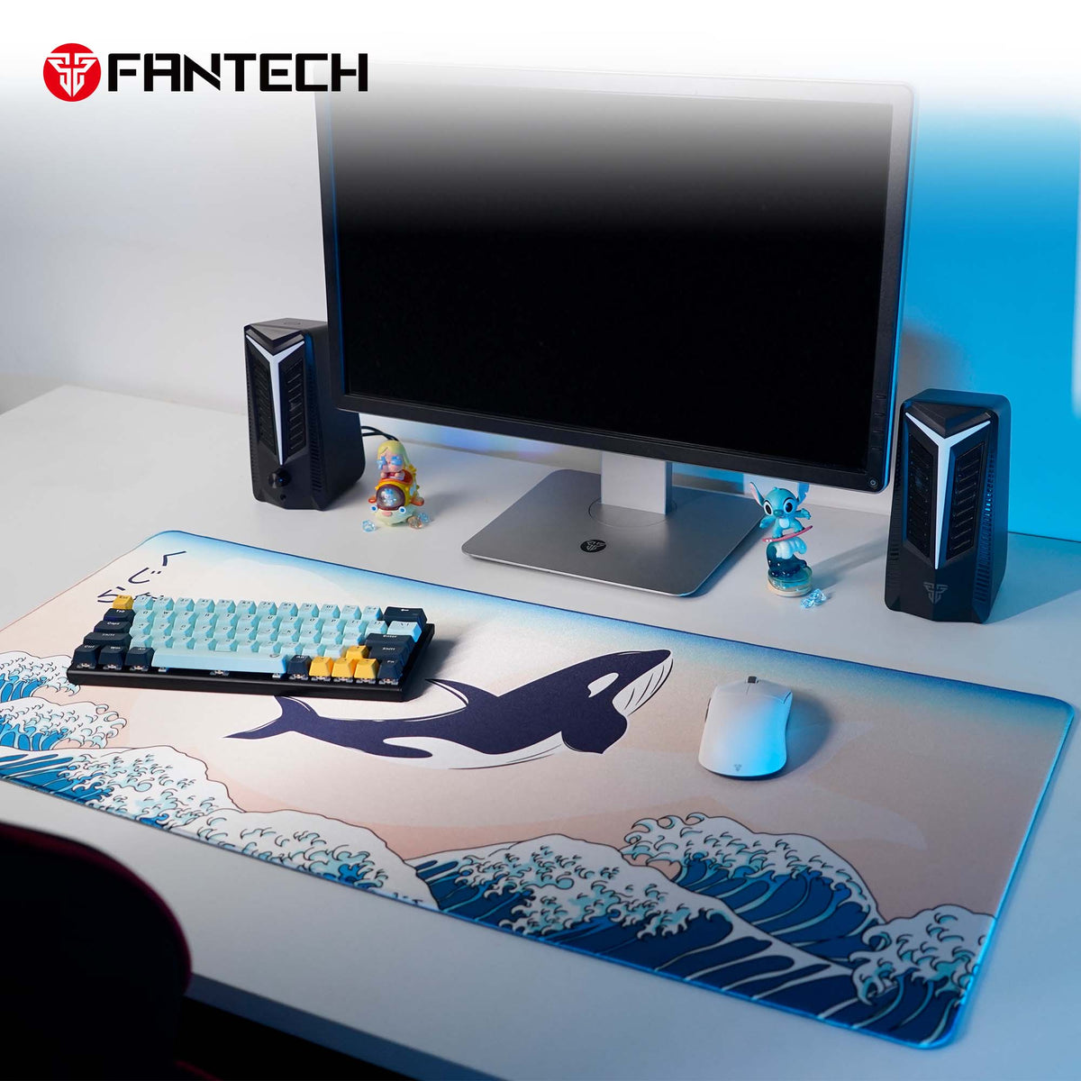 Fantech ATO MP905 KUJIRA Beige desk mat on a desk setup